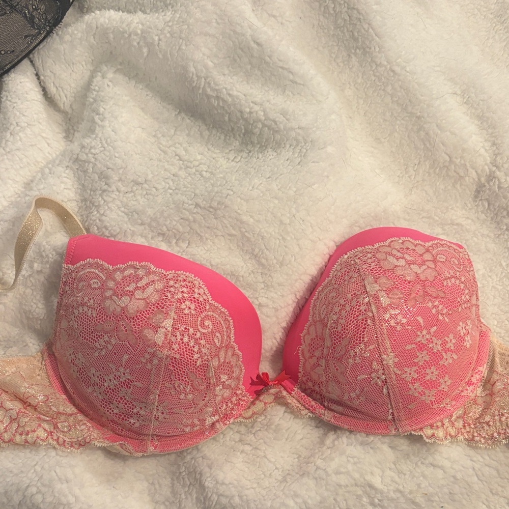Victoria’s Secret Dream Angels hot pink push-up bra